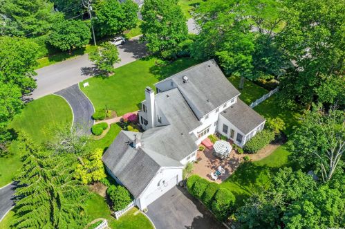 61 Grand Central Ave, Amityville, NY 11701-3704