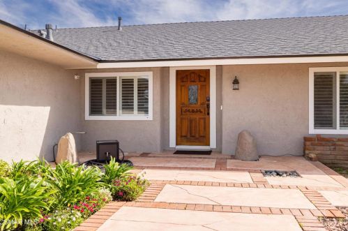 676 Weaver St, Simi Valley CA  93065-4315 exterior