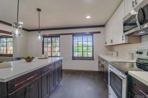 4198 Bancroft Dr, La Mesa, CA 91941-6742