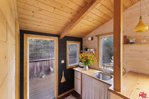 19751 Grand Vw Dr, Topanga CA  90290-3313 exterior