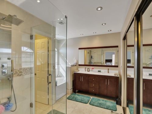 1282 192 Ave, Hollywood FL 33029-5823 exterior