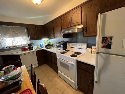 524 Lebanon Manor Dr, Pittsburgh, PA 15122-3225
