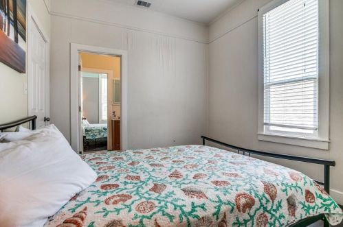 2511 Bernardo De Galvez Ave, Galveston TX 77550 exterior