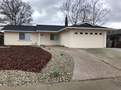 1033 Kennedy Dr, Winters, CA 95694-1535