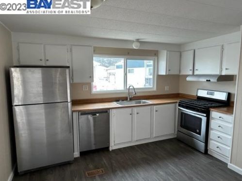 321 3rd Ave, Pacifica CA  94044-2204 exterior