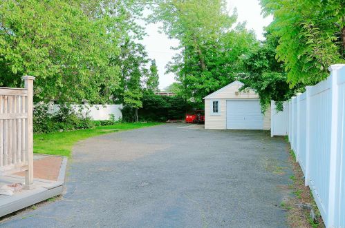 24 Park Ave, Babylon NY  11702-1706 exterior