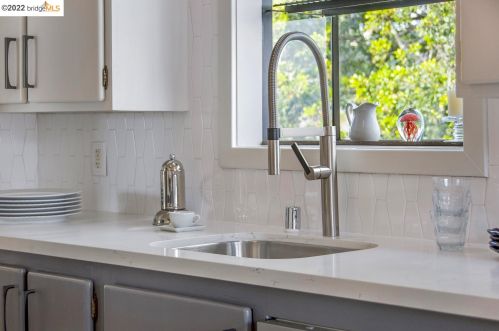 855 Glendome Cir, Oakland CA 94602-1413 exterior