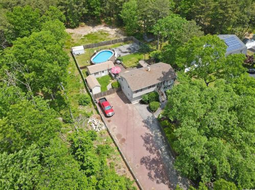 43 Madeline Rd, Panamoka NY  11961-2943 exterior