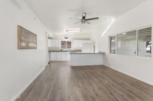 2225 Oak Park Dr, Tucson, AZ 85710-7939