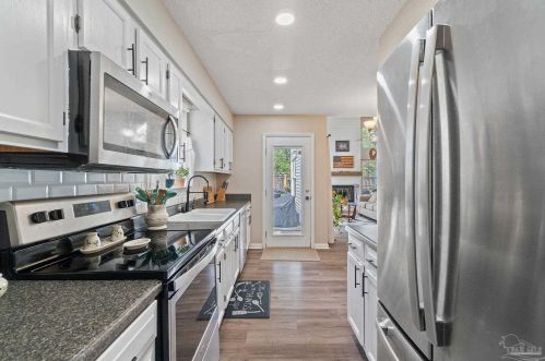 1927 Patrician Way, Fort Walton Beach FL  32547-1036 exterior