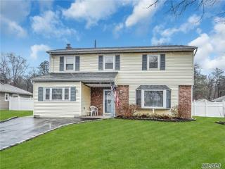 124 Flintridge Dr, Holbrook, NY 11741-2869