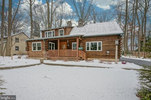 802 Homewood Dr, Riverton, NJ 08077-1702