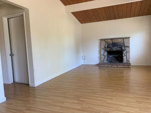 1035 Prospect Pl, Vista, CA 92081-6814