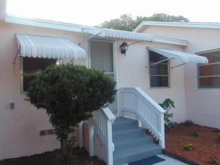 702 Loxahatchee Dr, Jupiter, FL 33458-5016