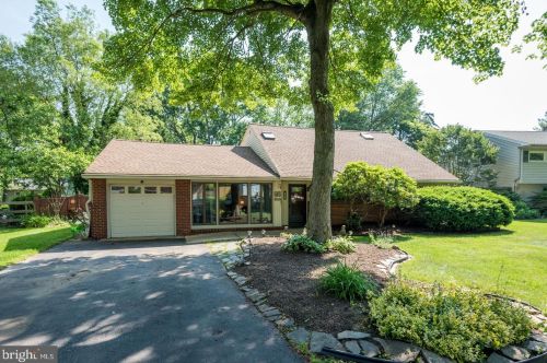 1112 Hilton Rd, Wilmington, DE 19803-5206