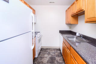 1 Cranbury Cir, East Brunswick NJ  08816-5131 exterior