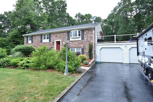 166 Stone Gate Dr, North Kingstown, RI 02852-4726