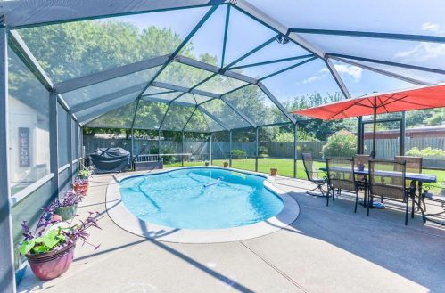 1222 Sunset Ln, Texas City, TX 77590-5552