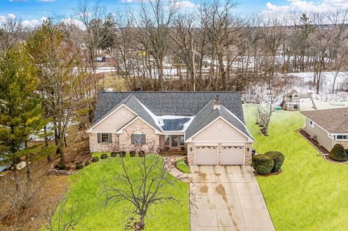 607 Crestview Ln, Mukwonago WI  53149-1103 exterior