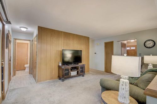 6209 Indiana Ave, Cudahy WI 53110-2871 exterior