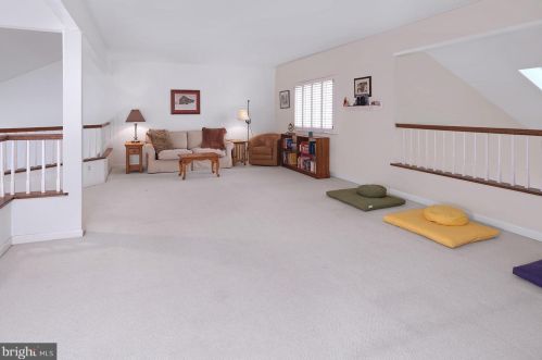 16 Hunters Cir, Lebanon NJ  08833-4395 exterior
