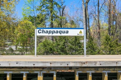 18 Aldridge Rd, Chappaqua NY  10514-3401 exterior