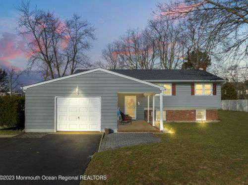 29 Gloria Ann Smith Dr, Bricktown, NJ 08723-6611