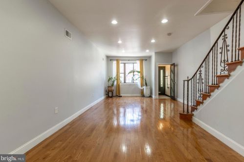 1331 8th St, Philadelphia, PA 19147-5745