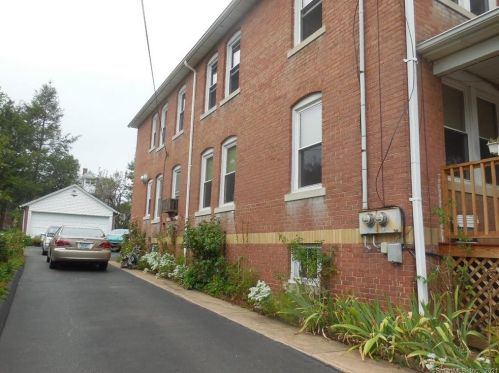 83 Grove St, Middletown CT  06457-2220 exterior