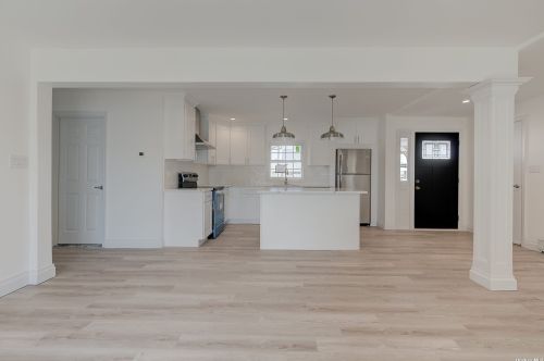 27 Walnut Ln, Hicksville NY  11801-5737 exterior