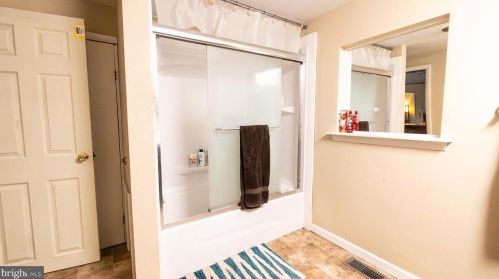 350 Maple Ave, Hanover PA  17331-5124 exterior