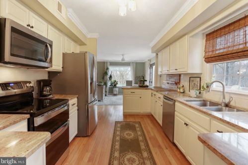 5550 Wide Oak Ct, Woodbridge VA  22192-6036 exterior