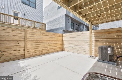 1322 Hope St, Philadelphia PA  19122-4611 exterior