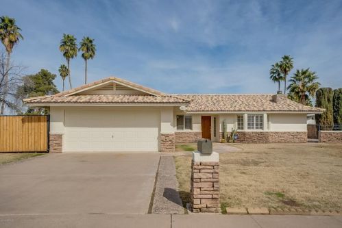 2872 Cochise Rd, Phoenix, AZ 85028-3812