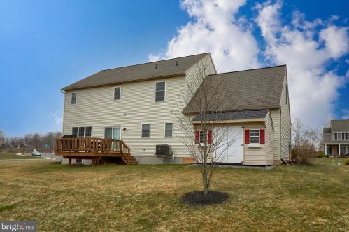 22 Sandstone Dr, Schoeneck, PA 17578-8101