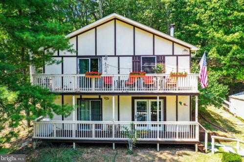 2402 Youngs Dr, Haymarket VA  20169-1532 exterior