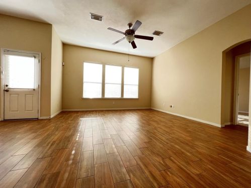 2605 Hewn Rock Way, Pearland TX  77584-3285 exterior