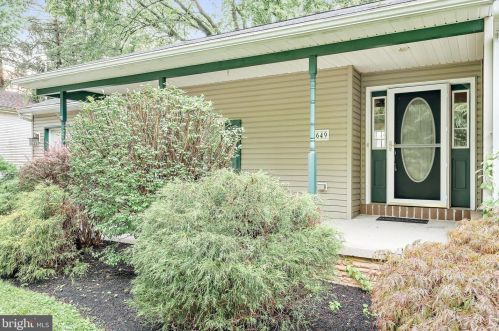 649 Meadow Dr, Camp Hill, PA 17011-1825