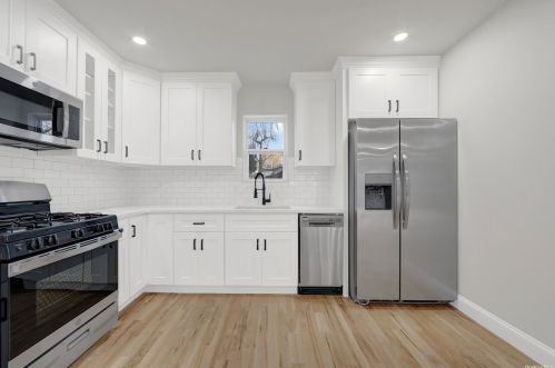 135-42 233rd St, Jamaica, NY 11413-2111