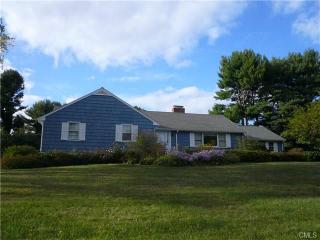 105 Far Horizon Dr, Bridgeport, CT 06612-1908