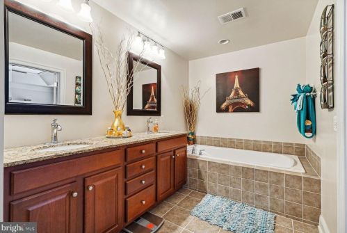 502 Red Raspberry Ter, Leesburg VA 20175-5427 exterior