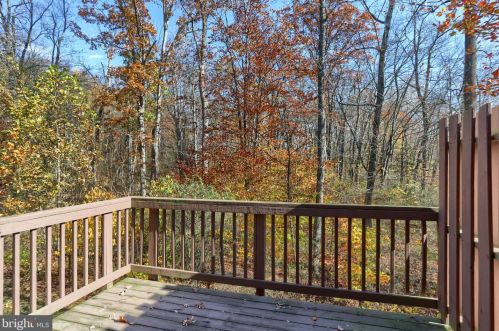 512 Woodthrush Ct, Harrisburg PA  17110-4024 exterior