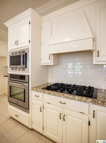 410 Charleston Dr, Victoria TX 77904-3830 exterior