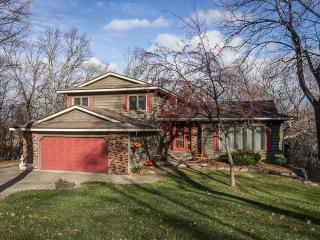 9708 Oakwood Dr, Chaska MN  55318-9363 exterior