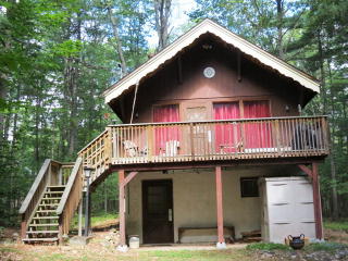 13 Dogwood St, Jay, NY 12941-2318