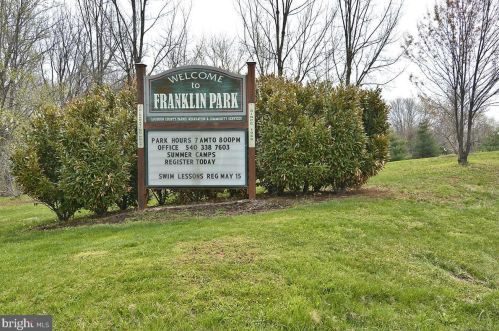 527 Rugby Ct, Purcellville VA  20132-3415 exterior