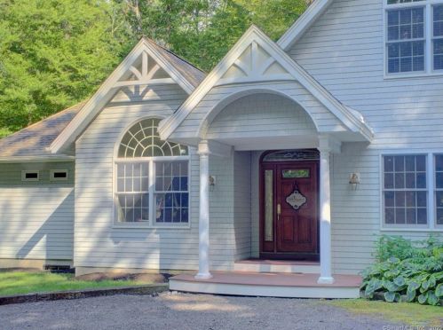 31 Wolf Neck Rd, Stonington, CT 06378-1533
