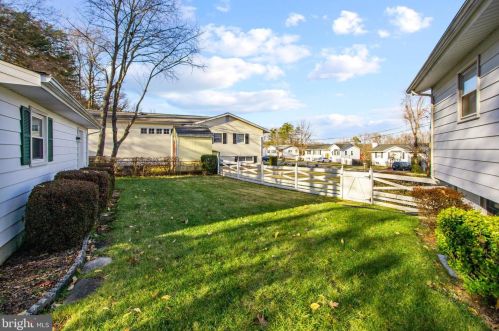 7612 Pollen St, Lorton VA  22079-1636 exterior