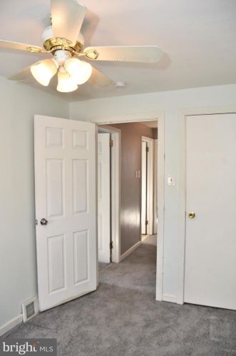 324 Amosland Rd, Holmes PA  19043-1203 exterior