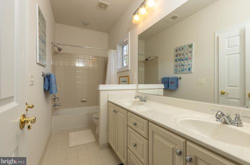 18345 Mid Ocean Pl, Leesburg VA 20176-7451 exterior